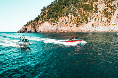 BOATS & MOTORS